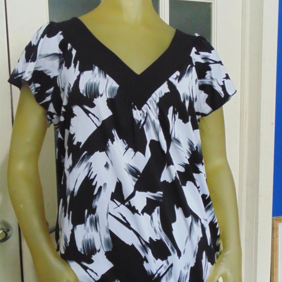 Periwinkle top - Picture 1 of 5